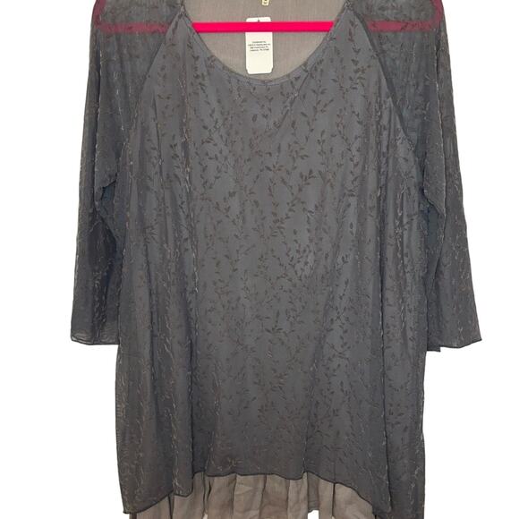 indigo soul Tops - NWT Indigo Soul Gray 3/4 Length Shirt with Floral Velvet Trim and Sheer Lace Hem